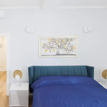Luisa House アパート
